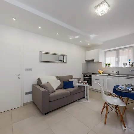 Emica Apartment *